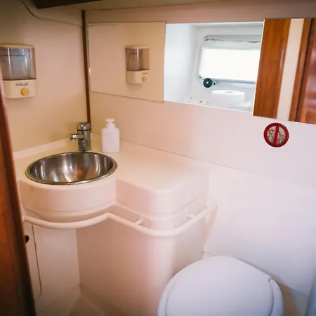 船上ホテル Sleep In Boat