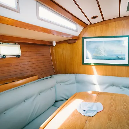 船上ホテル Sleep In Boat カターニア
