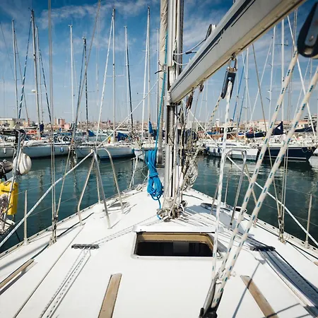 Sleep In Boat Ботель Катания