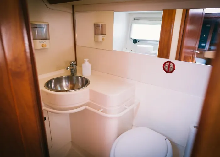 Úszó hotel Sleep In Boat